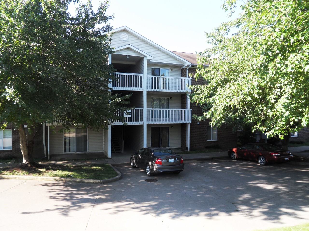 1050 Horseman's Lane - Photo 2 of 12