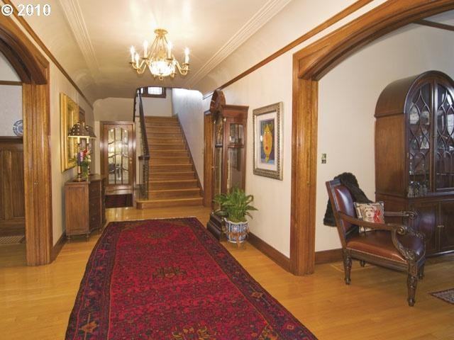 1034 SW Douglas Pl - Photo 2 of 15