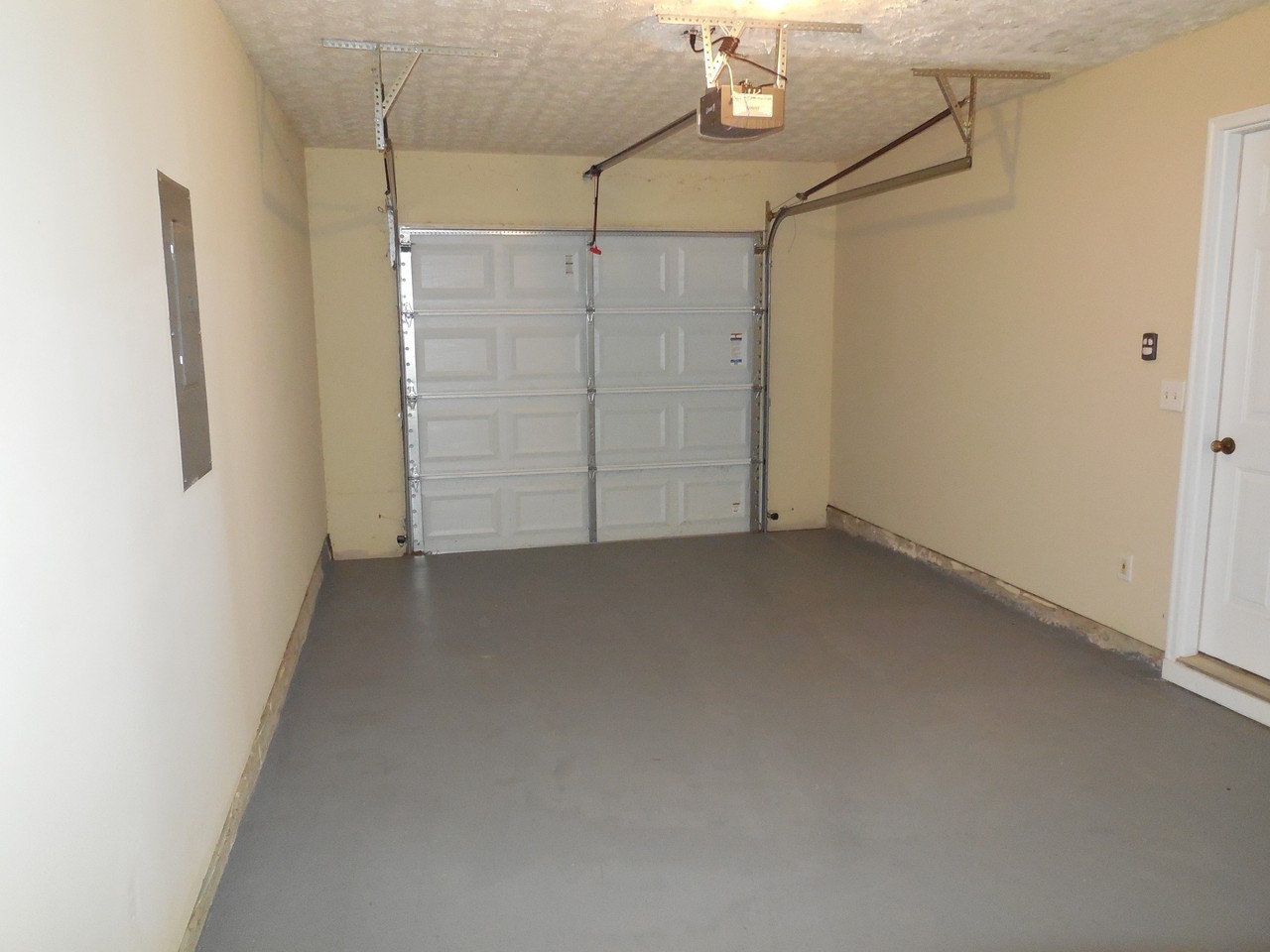 4107 Robin Cir - Photo 3 of 43