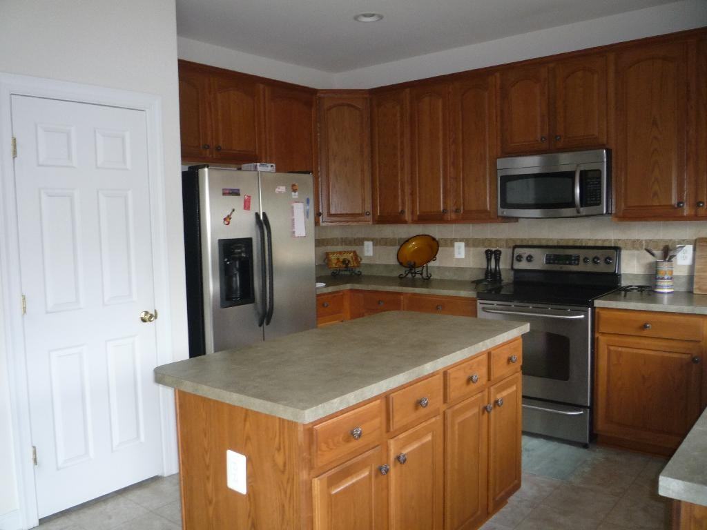 6215 Lawson Dr - Photo 3 of 11