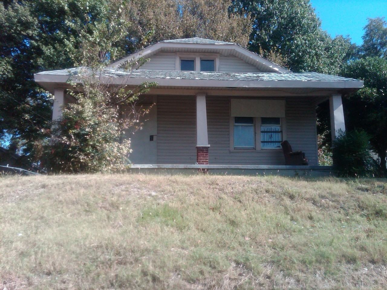 1606 Victor St - Photo 2 of 2