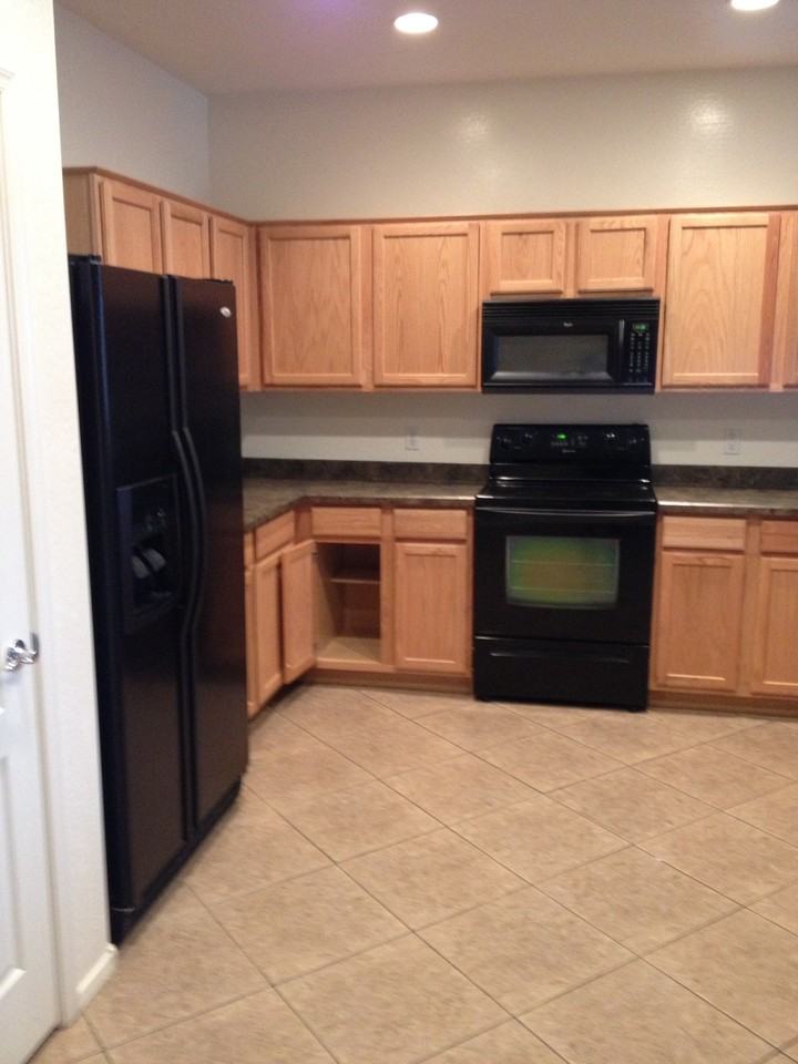 414 Hayes Ct - Photo 2 of 11