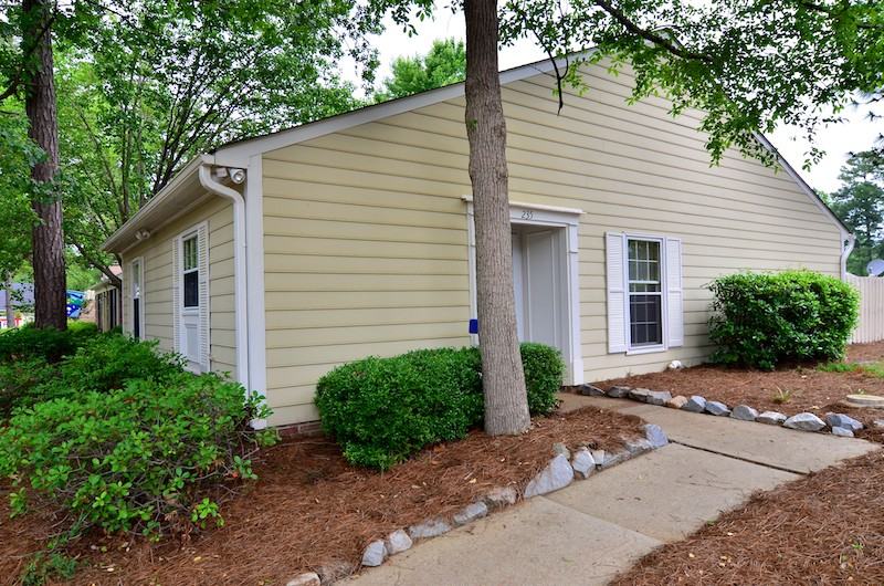 235 Center Ct - Photo 3 of 27