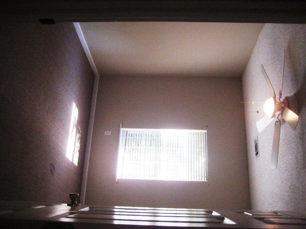 301 West Thomas Street - Photo 3 of 19