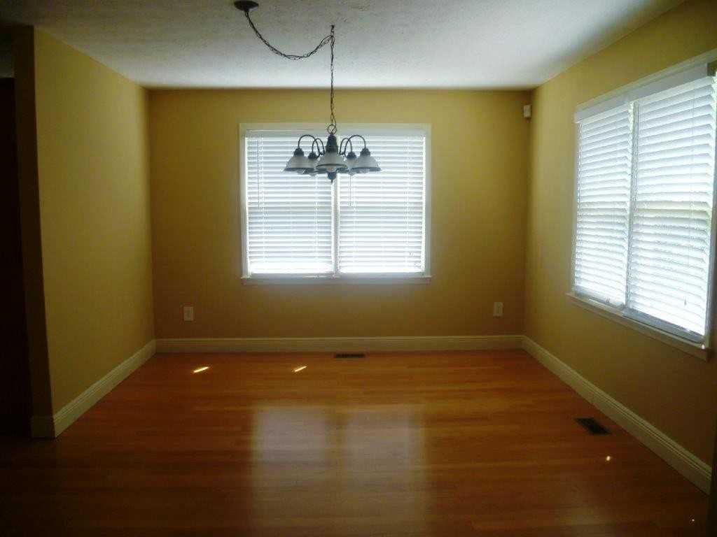 299 Jamesway Dr - Photo 3 of 32