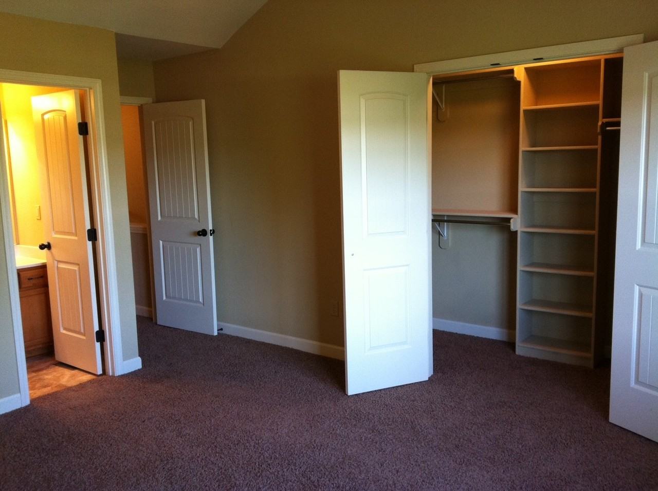 13682 Oak Valley Dr - Photo 3 of 4