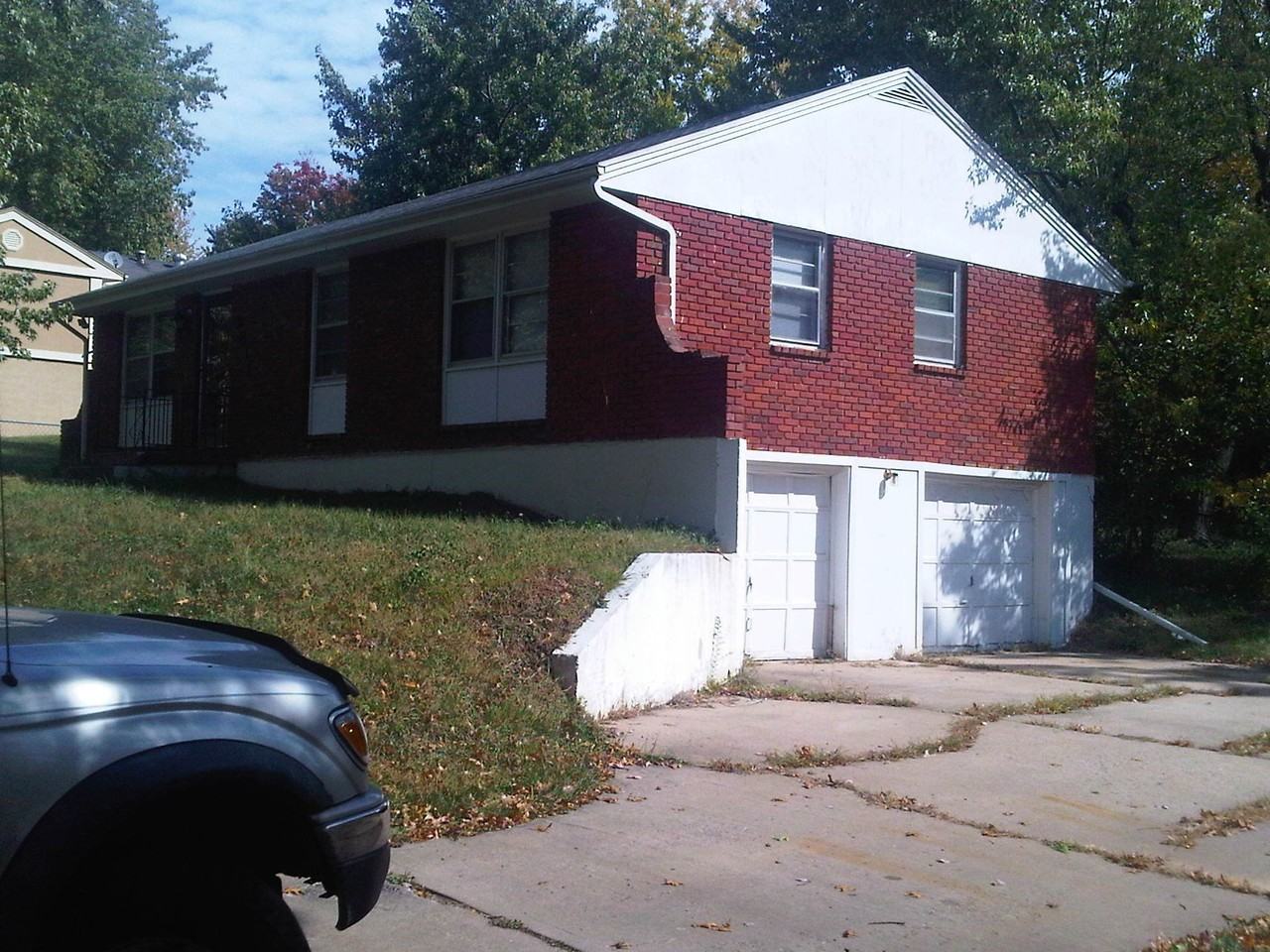 5811 Booth Ave - Photo 2 of 5