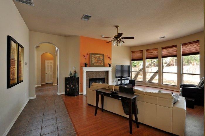 2747 Lake Forest Dr - Photo 3 of 12