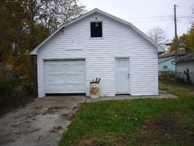 1117 Huey St - Photo 2 of 18