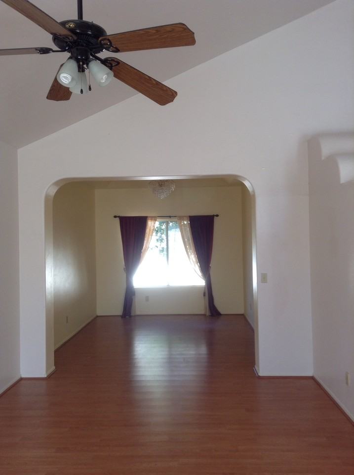 11831 N Gray Eagle Ave - Photo 2 of 16