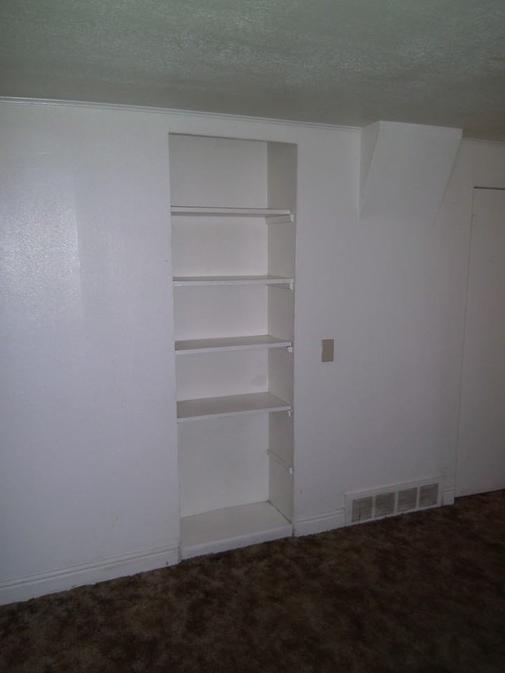 416 & 416 1/2 E Dillon - Photo 3 of 15