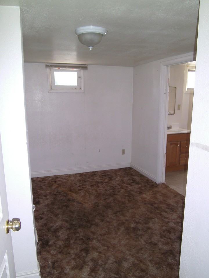 416 & 416 1/2 E Dillon - Photo 2 of 15