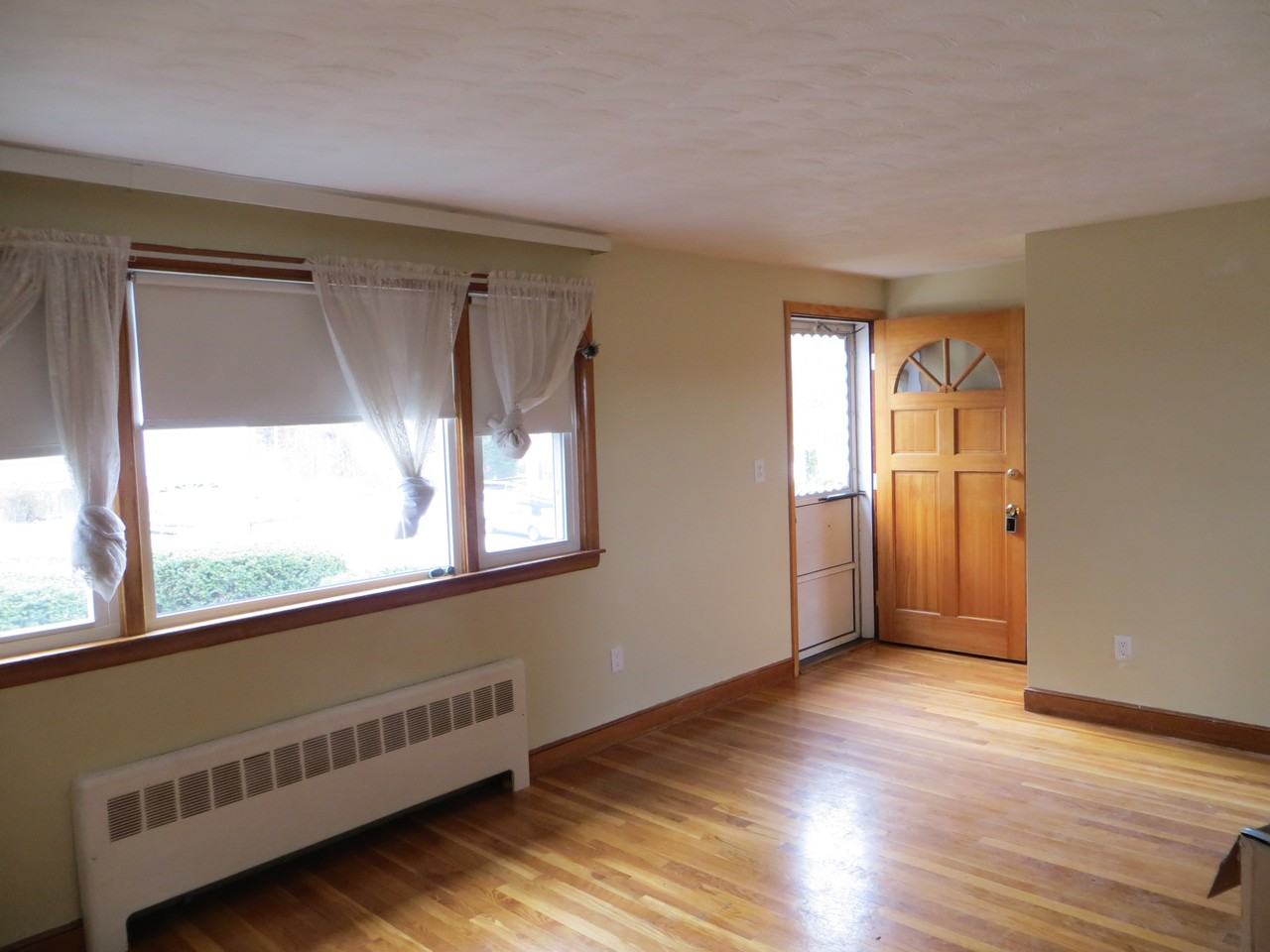 8 Maura Dr - Photo 3 of 10