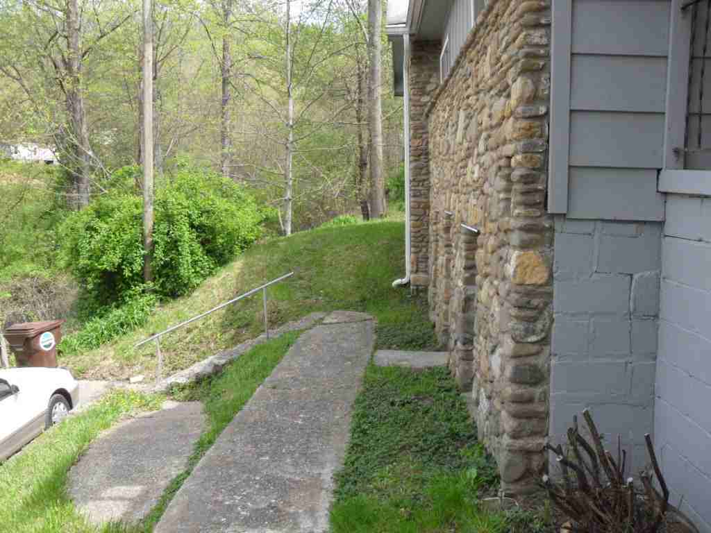 418 Old Buckeye Cove Rd - Photo 3 of 20