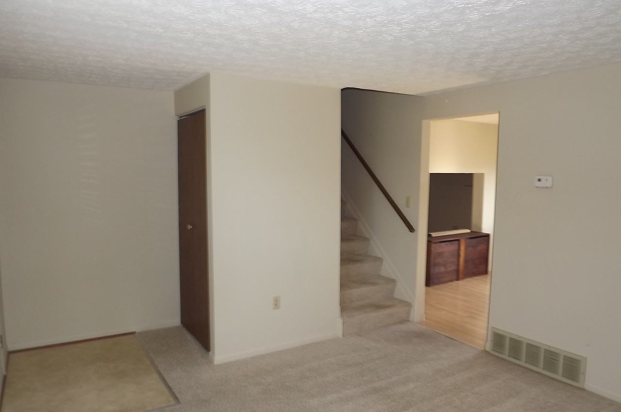 828 Eliots Oak Rd - Photo 2 of 16