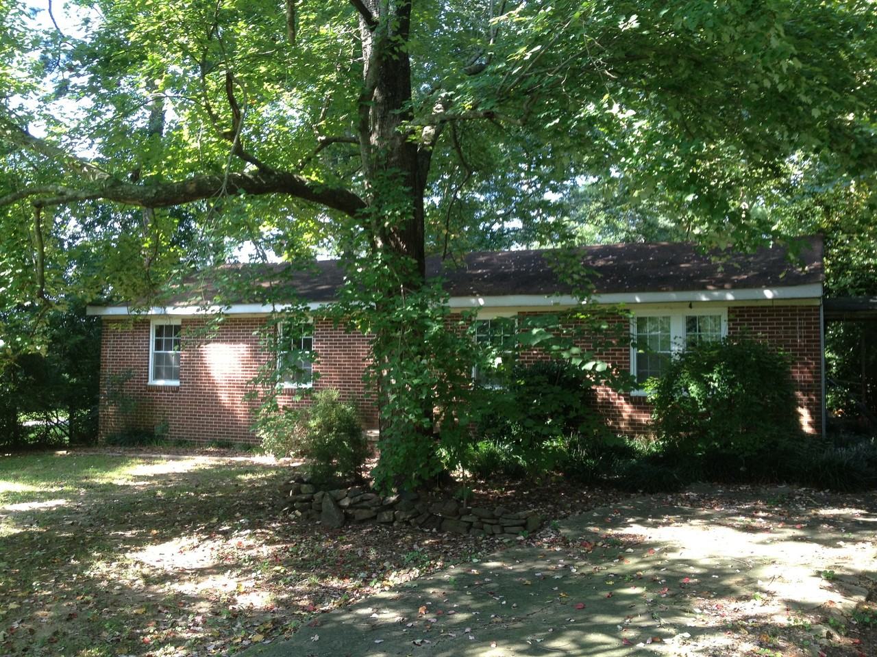 1700 Cherokee Rd - Photo 2 of 3