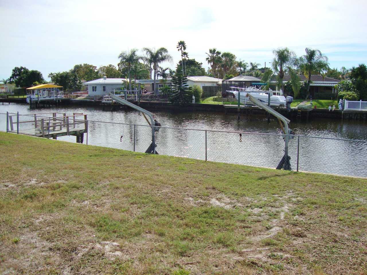 9622 Oak St NE - Photo 2 of 14