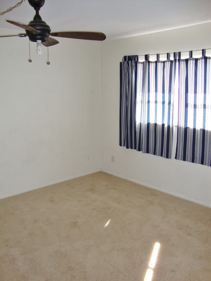 9622 Oak St NE - Photo 3 of 14