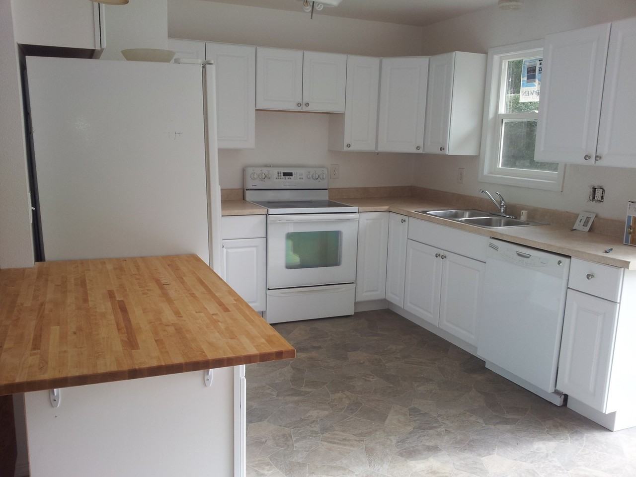 13601 NE 65th St - Photo 2 of 19