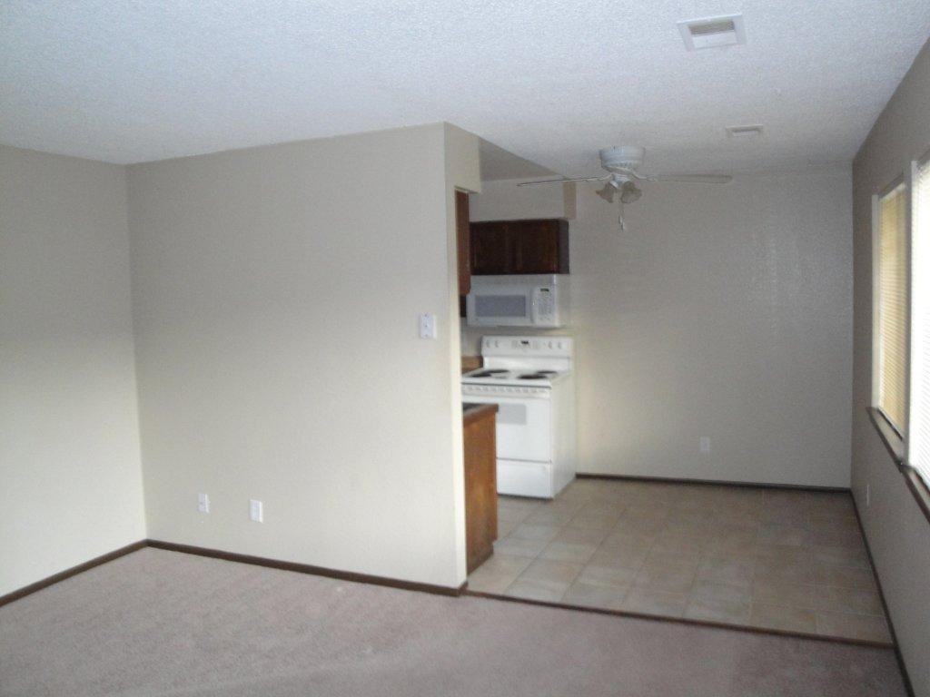 405 Geneva St - Photo 3 of 4