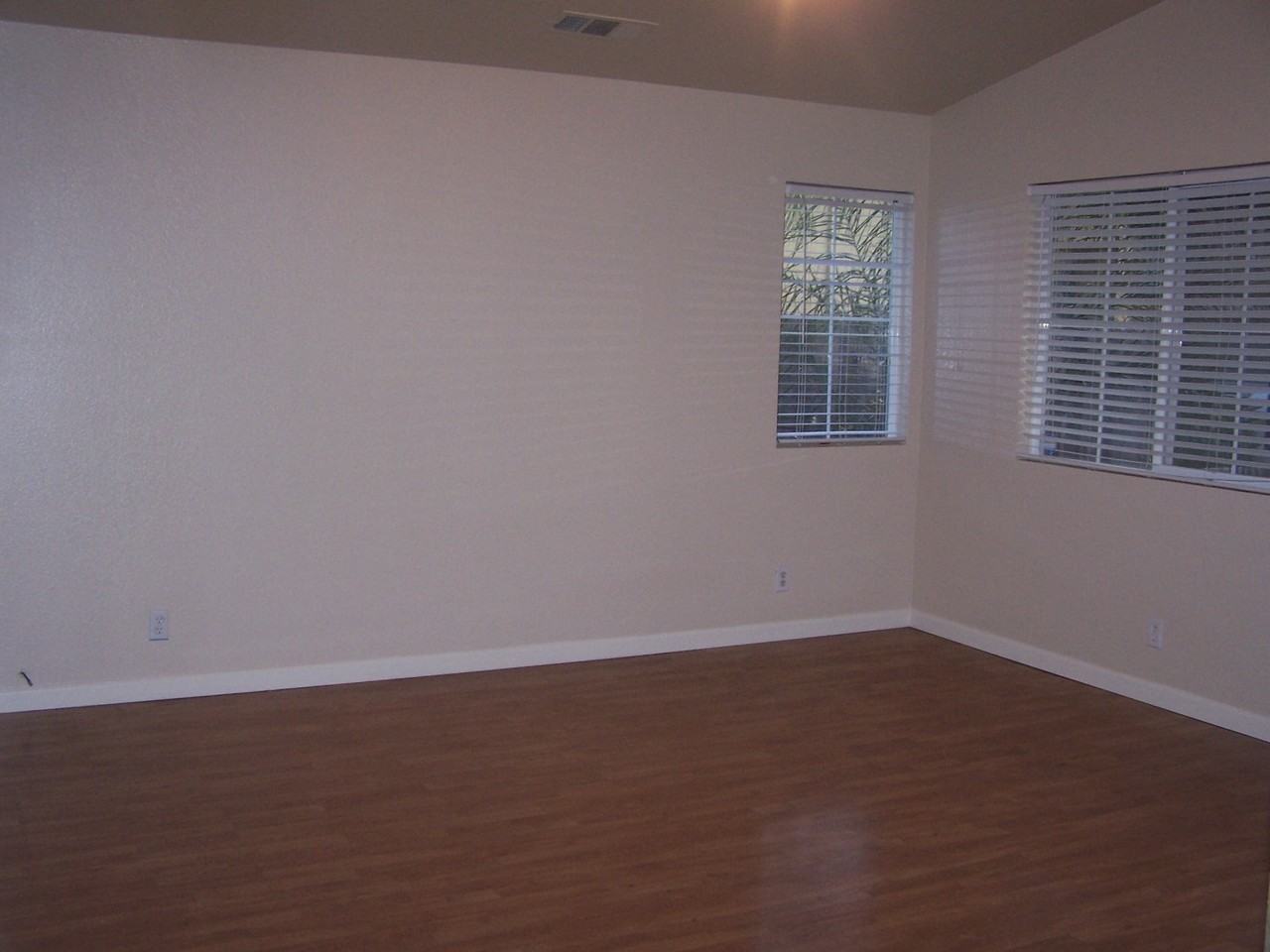 3821 Laurenburg Ave - Photo 3 of 15