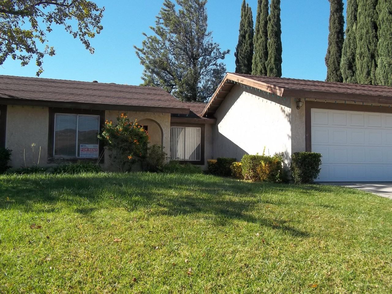 5662 Louise St - Photo 2 of 17