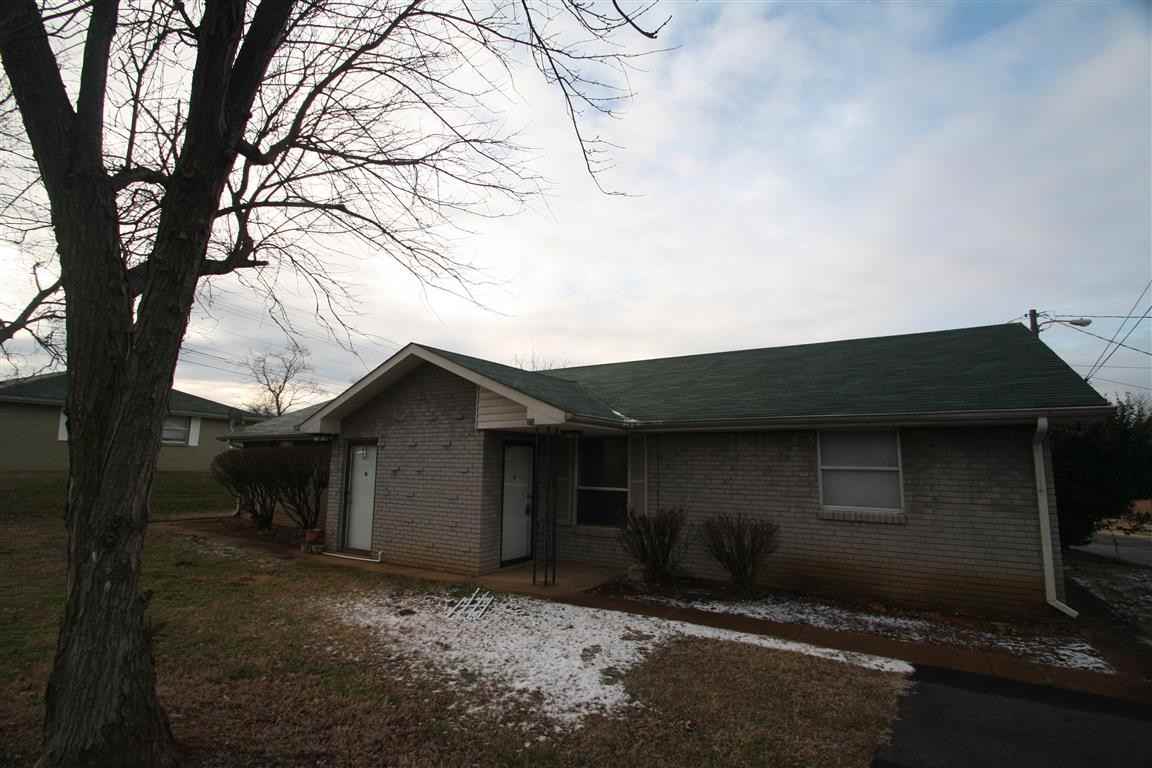 376 Monaco Dr - Photo 2 of 10