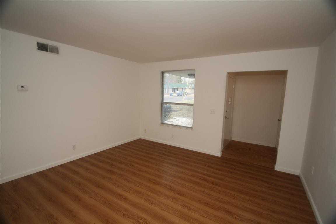 376 Monaco Dr - Photo 3 of 10