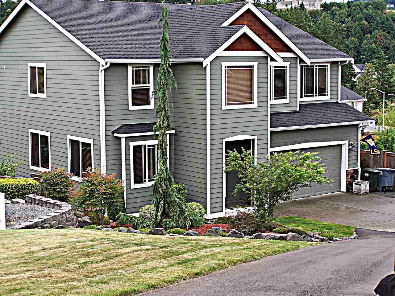 849 Center St W - Photo 2 of 31