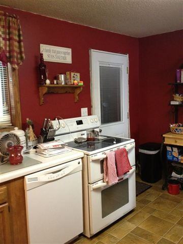 620 NE 3rd Ave - Photo 3 of 8