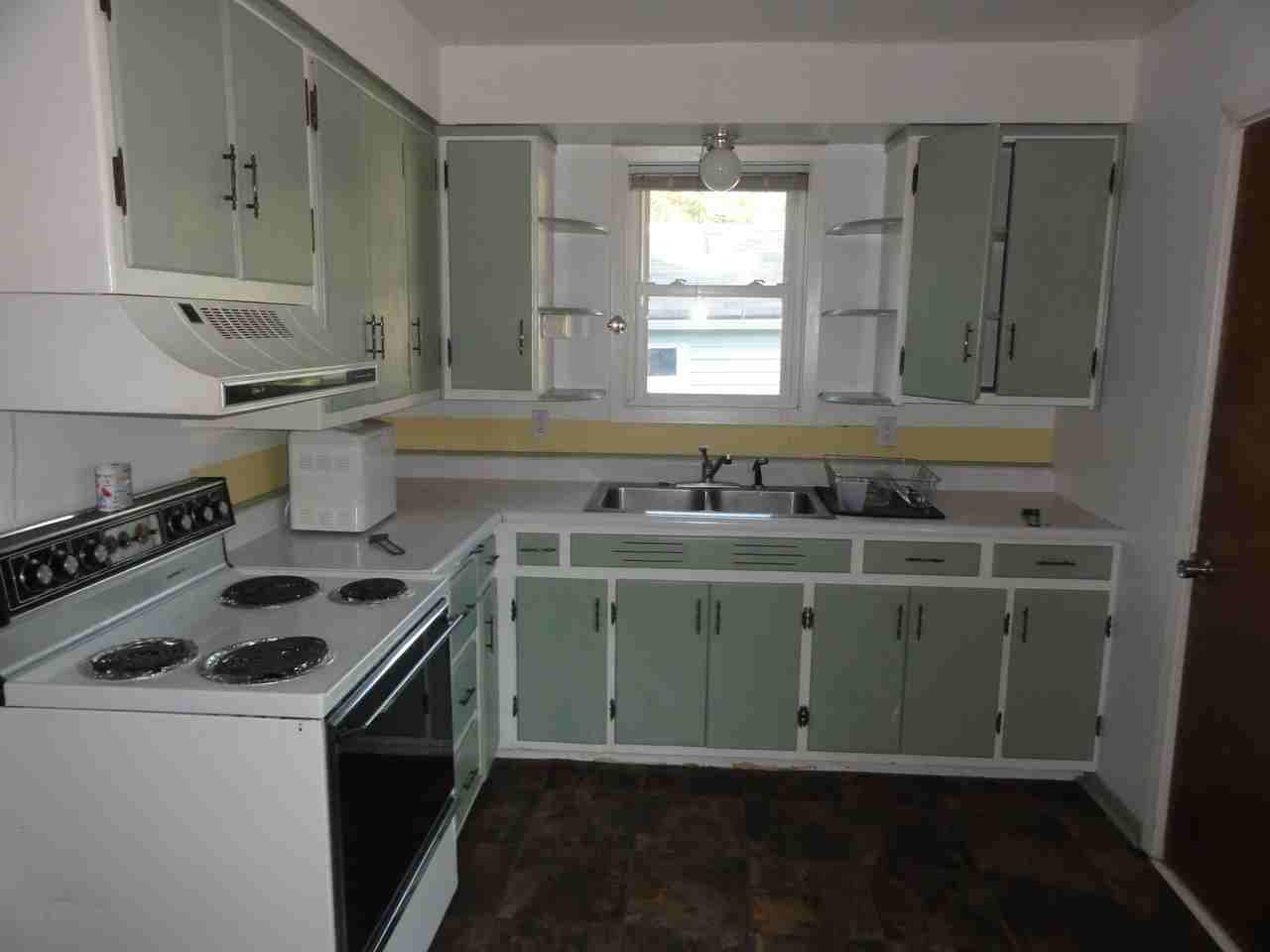 702 Clay St - Photo 2 of 4