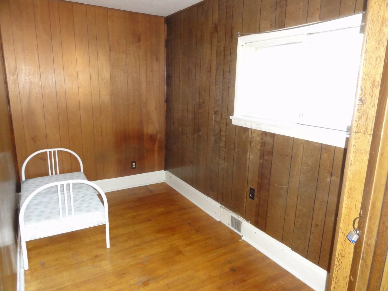702 Clay St - Photo 3 of 4