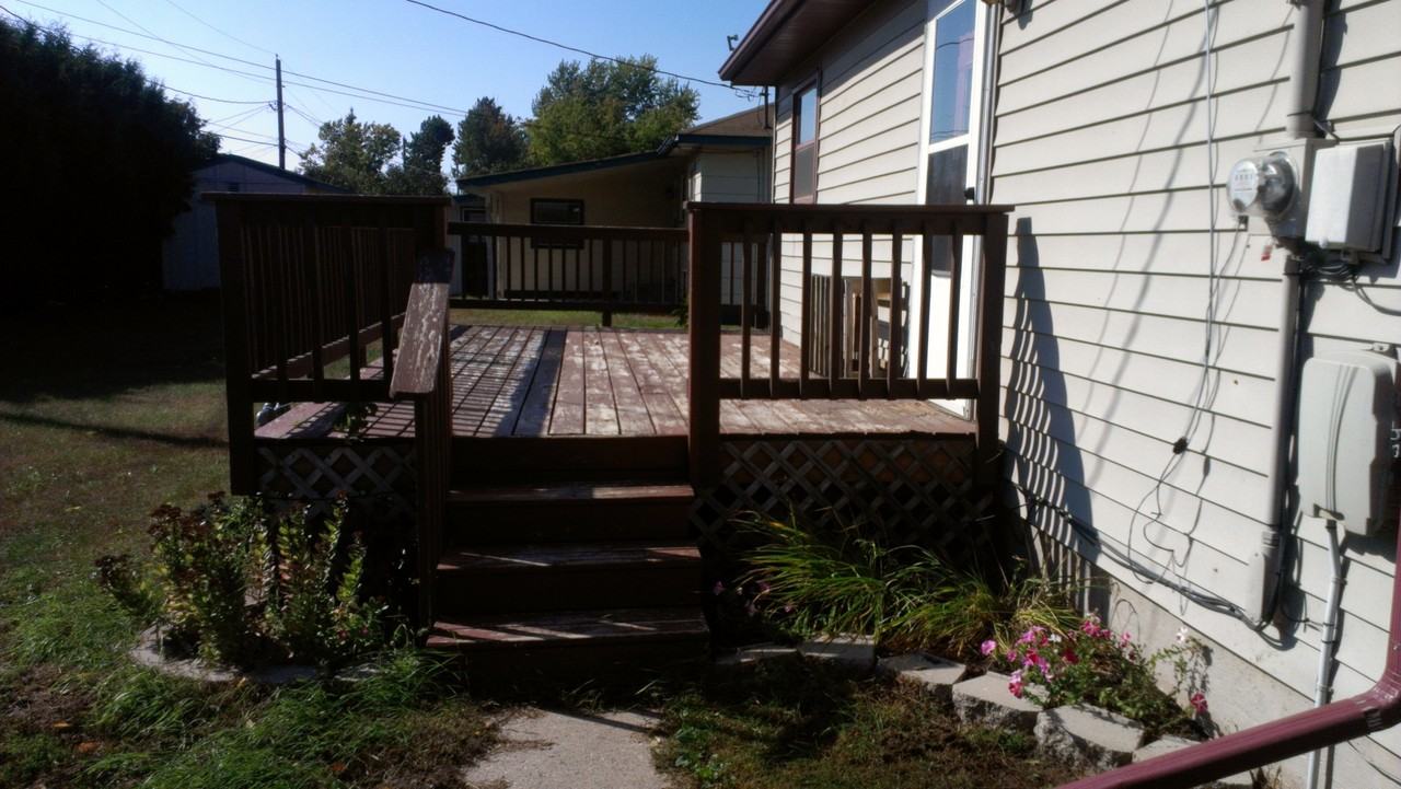 933 Clover Ln - Photo 2 of 11