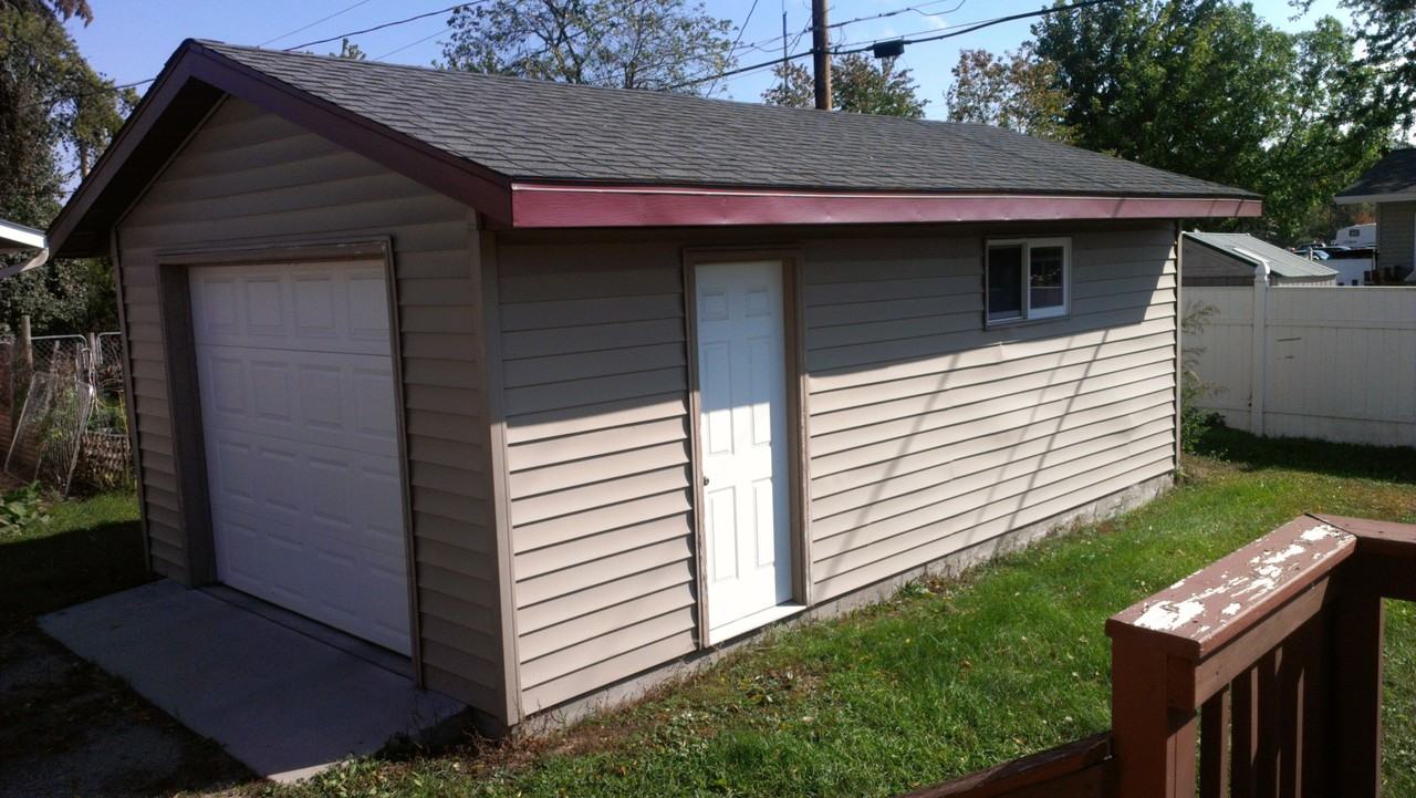 933 Clover Ln - Photo 3 of 11