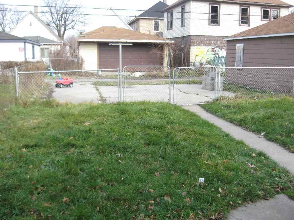 85 Batavia St - Photo 3 of 8