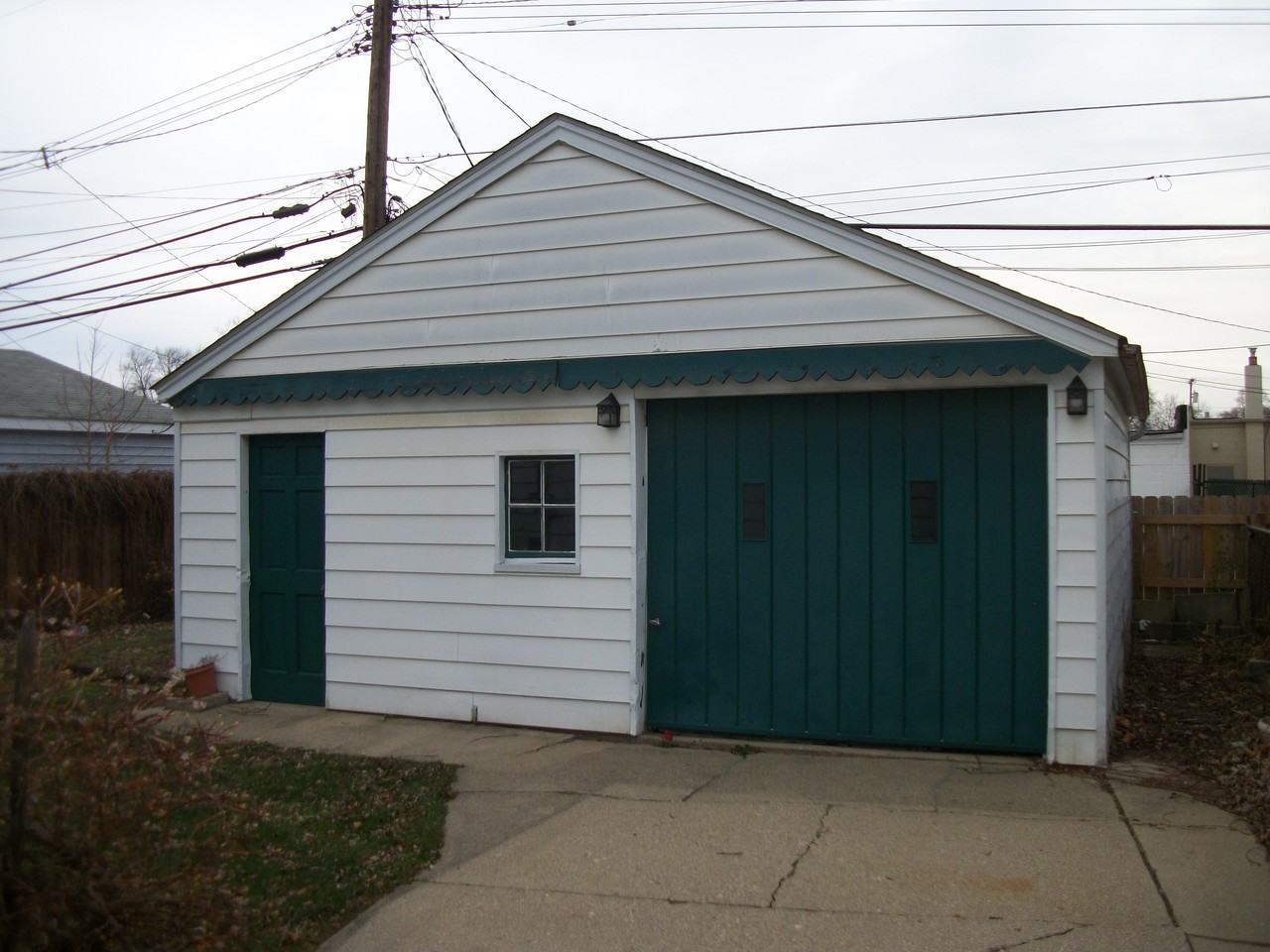 25510 Elsinore St - Photo 2 of 13