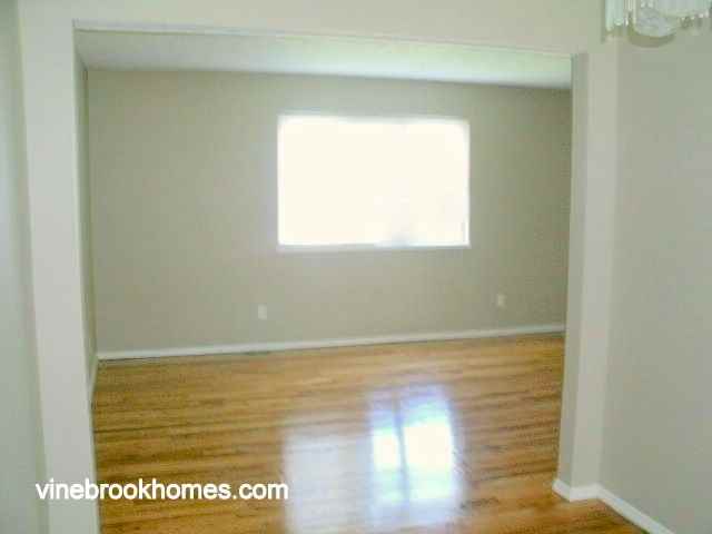 937 Glasgow Dr - Photo 2 of 7