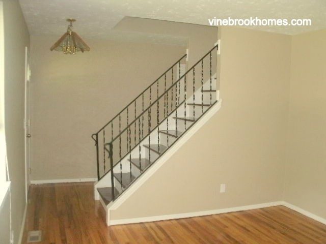 937 Glasgow Dr - Photo 3 of 7