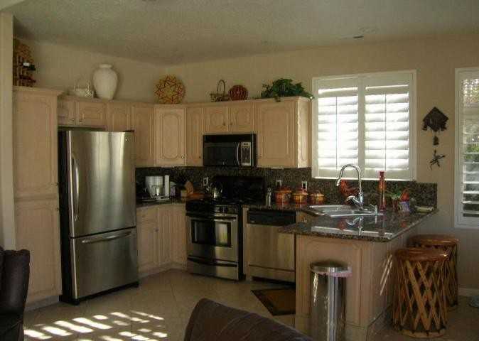 681 Laguna Ln - Photo 3 of 14