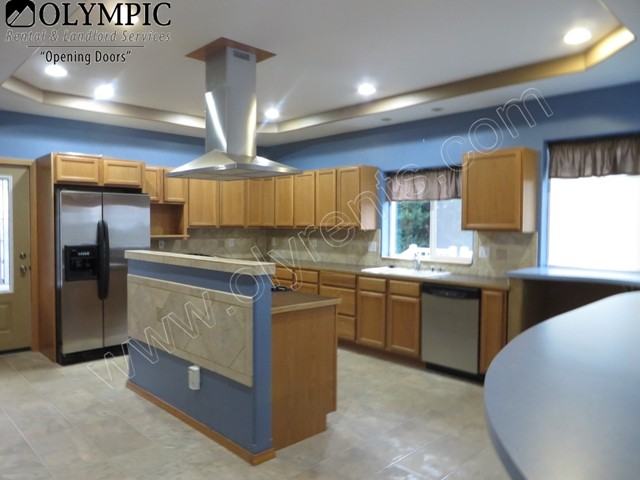 704 5th Ave SE - Photo 3 of 19