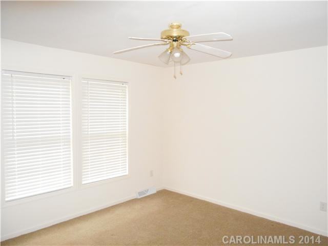 4700 Red Tail Hawk Ln - Photo 3 of 12