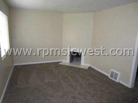 845 Poinsetta Dr - Photo 2 of 13