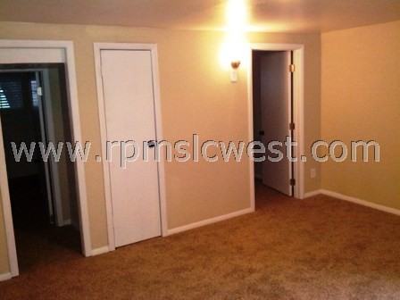 1620 W 8th N - Photo 2 of 11