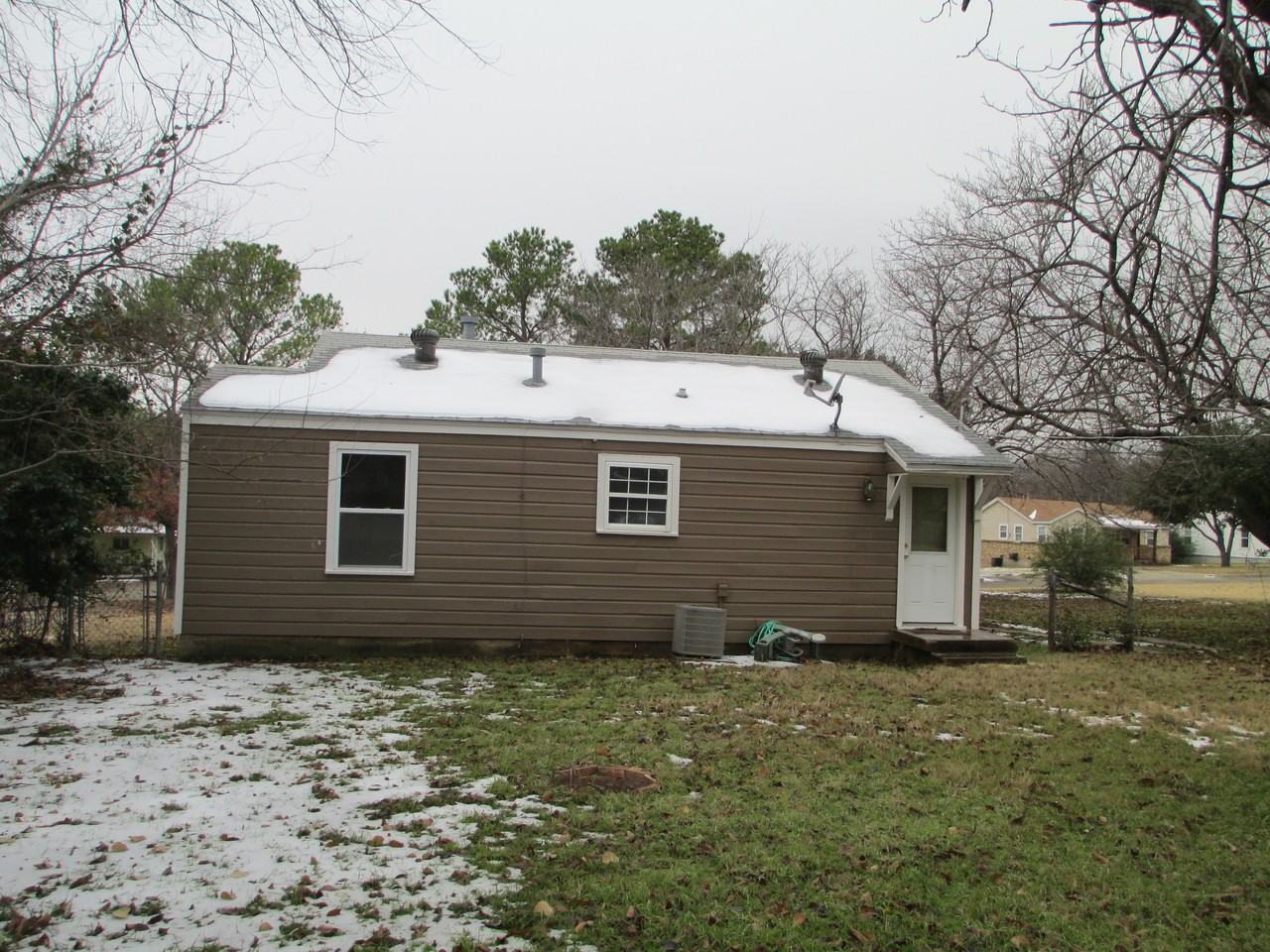 916 Lydick Ln - Photo 2 of 12