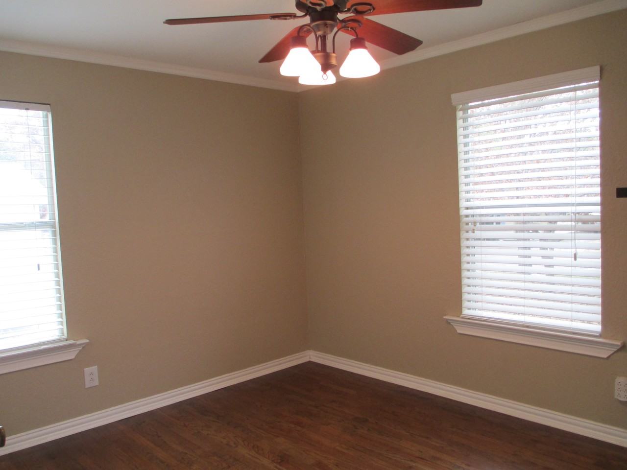 916 Lydick Ln - Photo 3 of 12