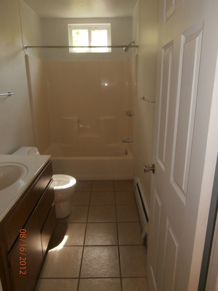 984 Oakland Avenue - Photo 2 of 3