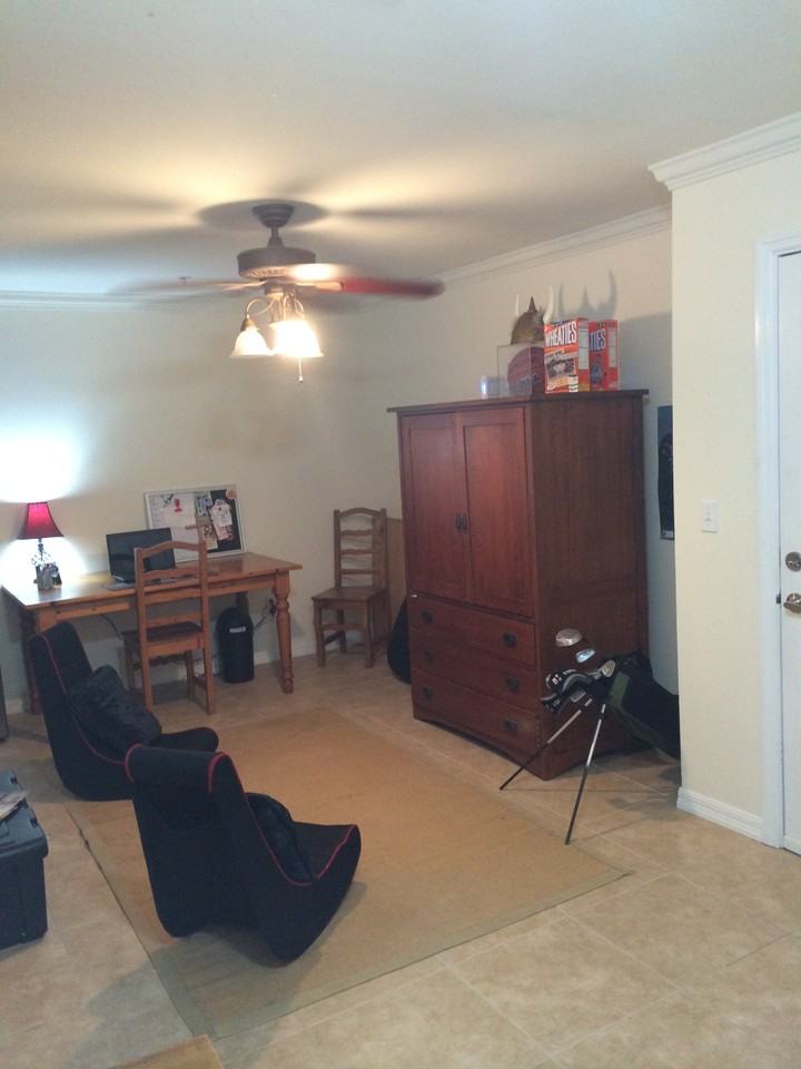 1042 Waterside Dr - Photo 3 of 12