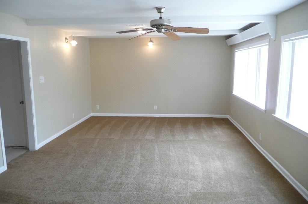 1134 Silverdale St - Photo 2 of 11