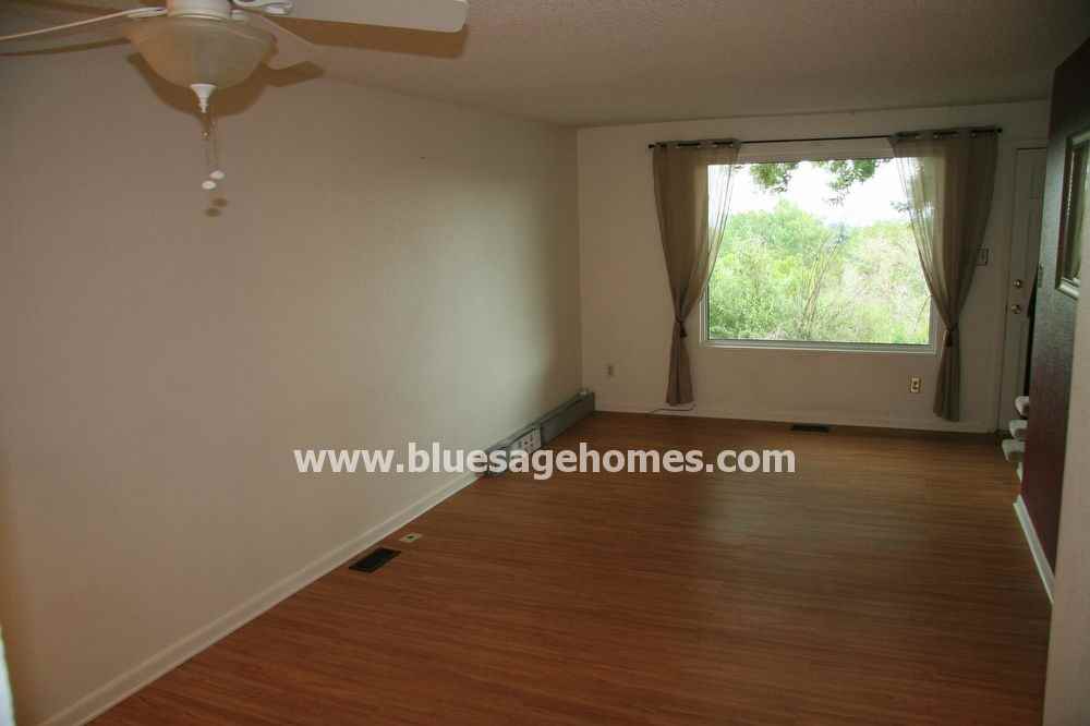 480 Gladiola St - Photo 3 of 10