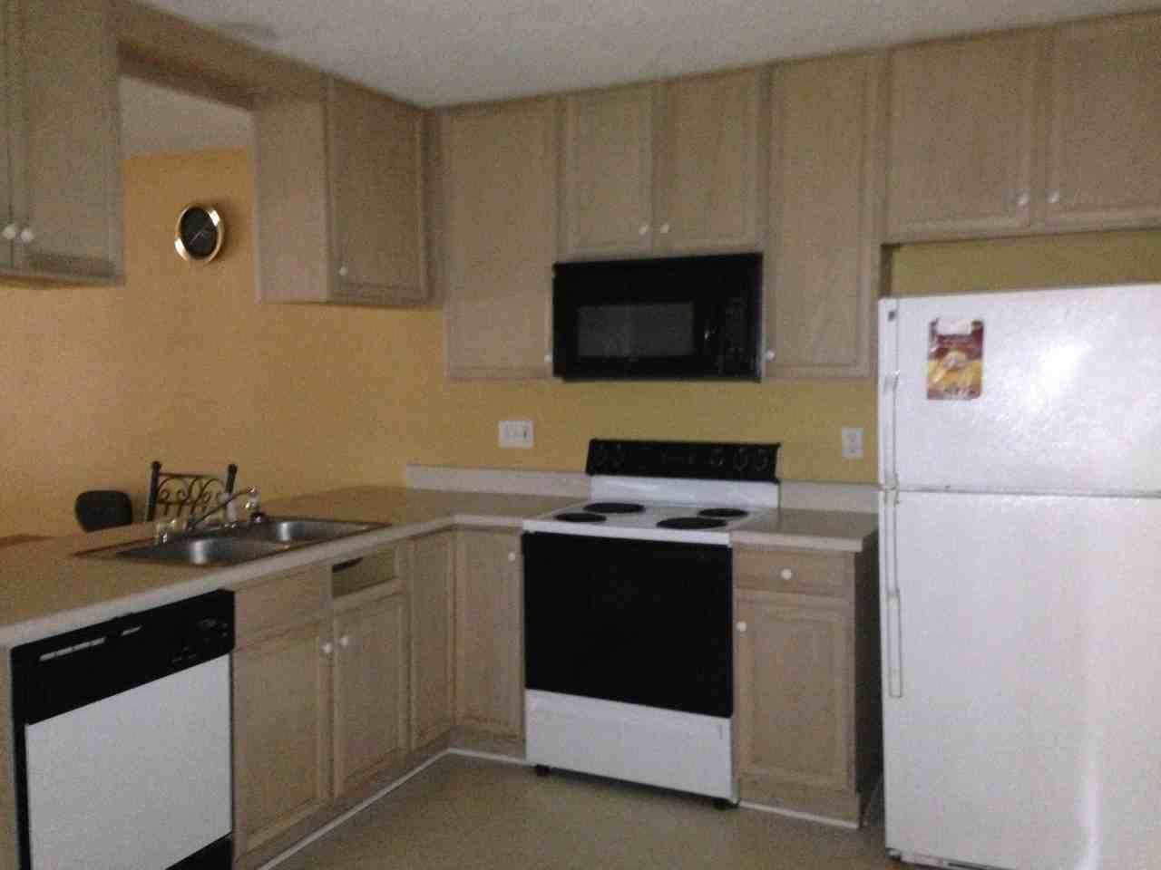 2563 McElroy St - Photo 2 of 7